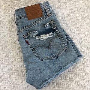 Levi wedgie short size 27